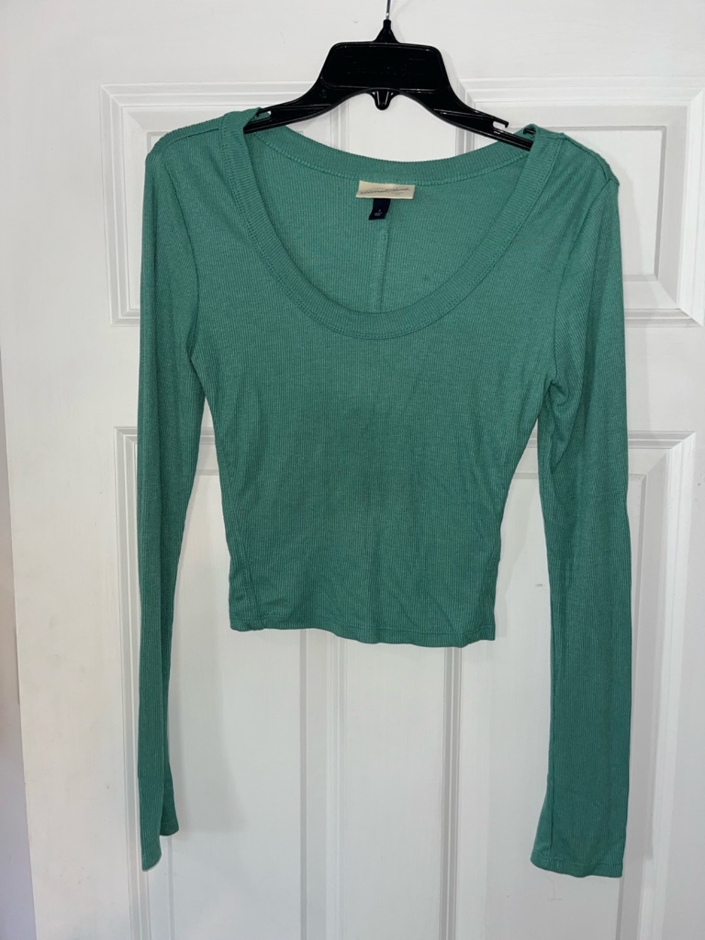 Universal Thread Green Long Sleeve Scoop Neck Top